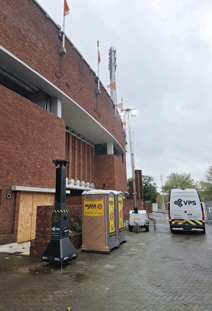 VPS RDTa-cameramasten op het terrein van het Olympisch Stadion Amsterdam